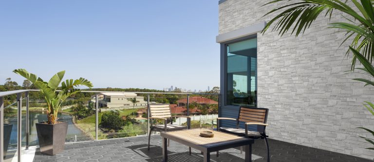 Terrace wall in Marmi White marble-look interlocking porcelain wall panels with an outside mitered corner