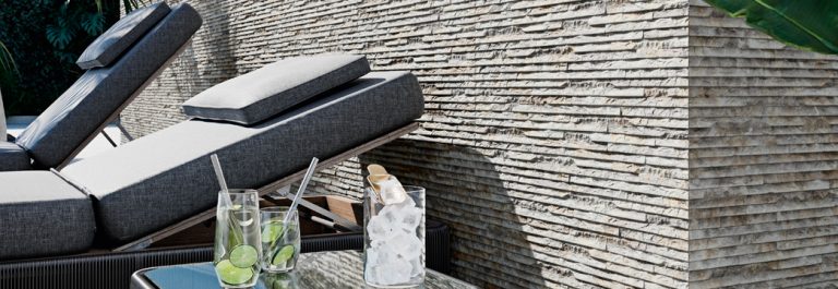 Outdoor corner in Iguazu 8x25 Gray raked stone-look wall panels with an inside mitered corner