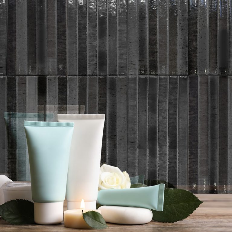 Bathroom wall in Posh Pitch 3D graphite glossy porcelain tile with spa products