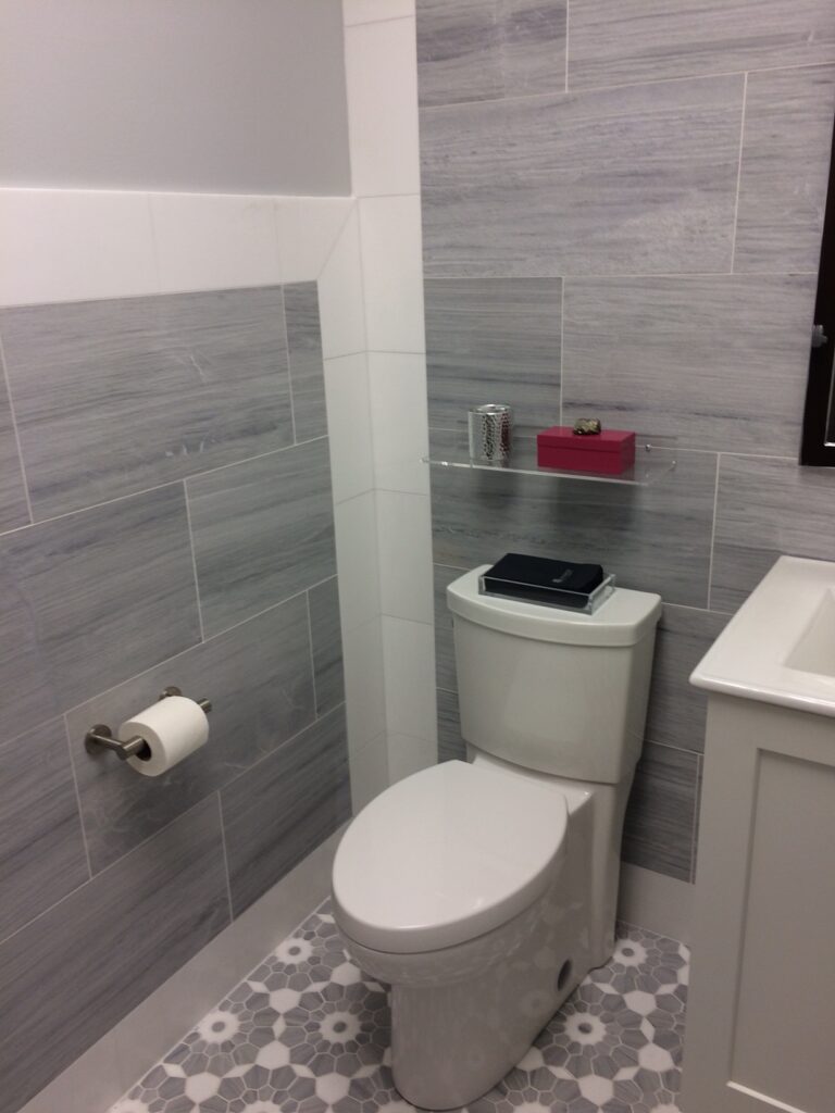 Bathroom with Merceene Vena 12x24 honed marble tile walls and a patterned floor with Bloom Water-jet mosaic from Atelier Pera